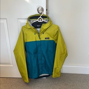 Patagonia Green and Blue Raincoat Waterproof Performance